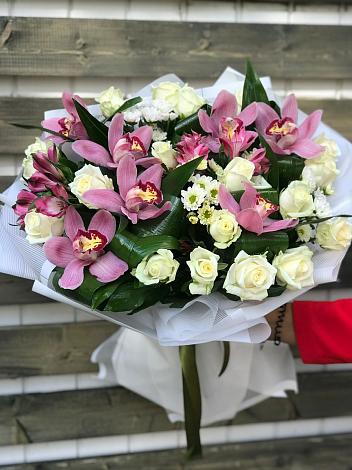 Букет цветов из: Розы и Хризантемы в Акбулаке