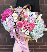 Композиция солнечный день в Акбулаке Цветочная композиция из Розы, Хризантемы, Пионы и Лизиантусы в корзине в Акбулаке