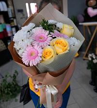 Букет цветов из:  Герберы, Розы и Хризантемы в Акбулаке