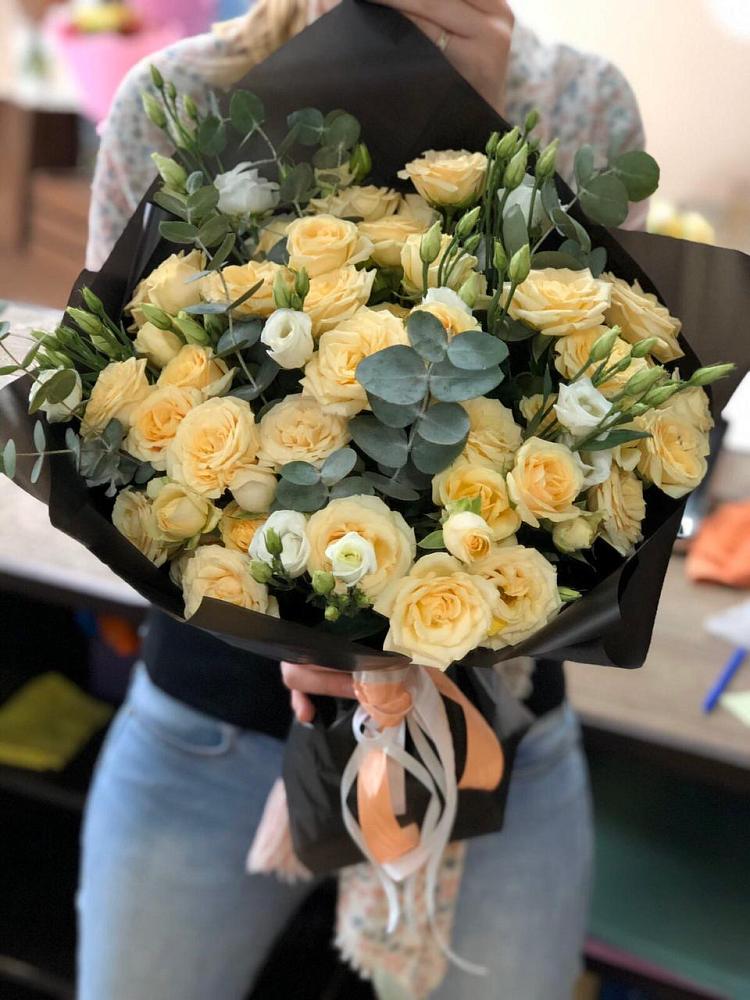 Букет цветов из: Розы и Лизиантусы в Акбулаке