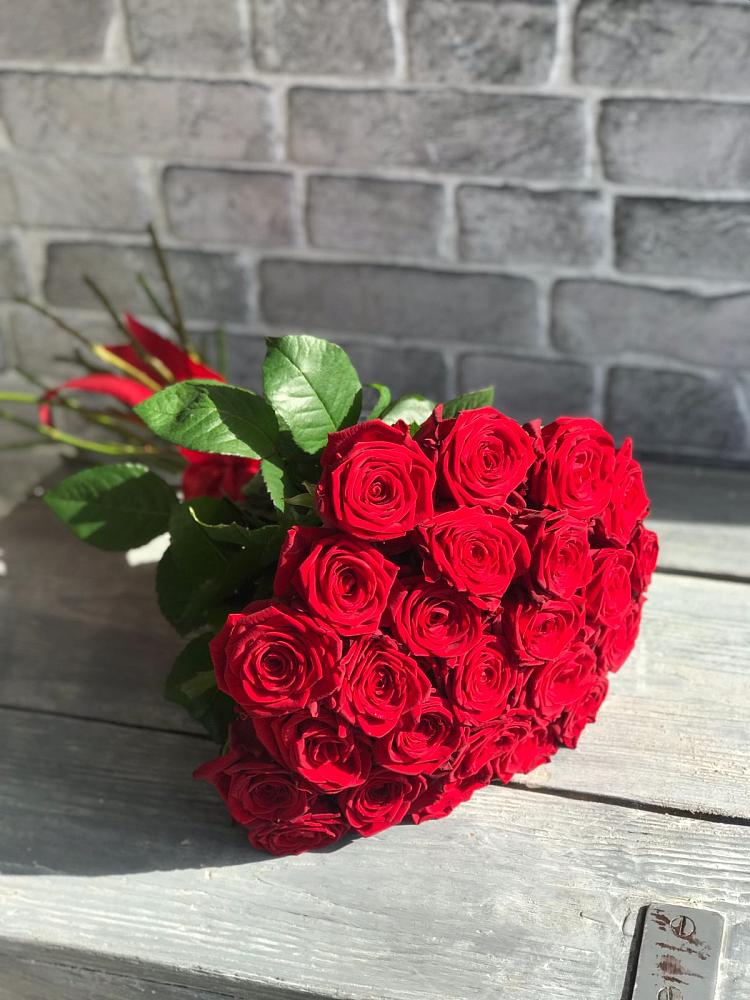 Букет Красные розы Фридом в Акбулаке