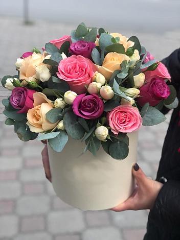 Цветочная композиция из Розы в шляпной коробке в Акбулаке