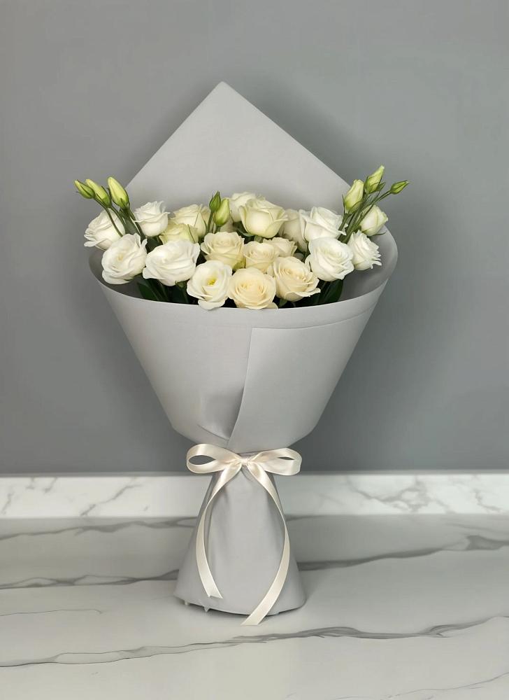 Букет цветов из: Розы и Лизиантусы в Акбулаке