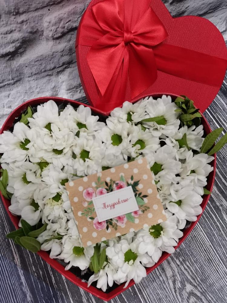 Композиция сплетение судьбы в Акбулаке Цветочная композиция из Хризантемы в виде сердца в Акбулаке