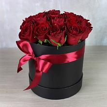 Цветочная композиция из Розы в шляпной коробке в Акбулаке